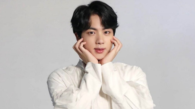 Instagram/ @jin_bighitentertainment