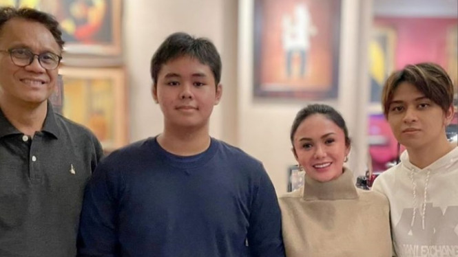 Instagram/yunishara36