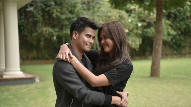 Cahaya Padang/Intipseleb