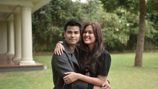 Cahaya Padang/Intipseleb