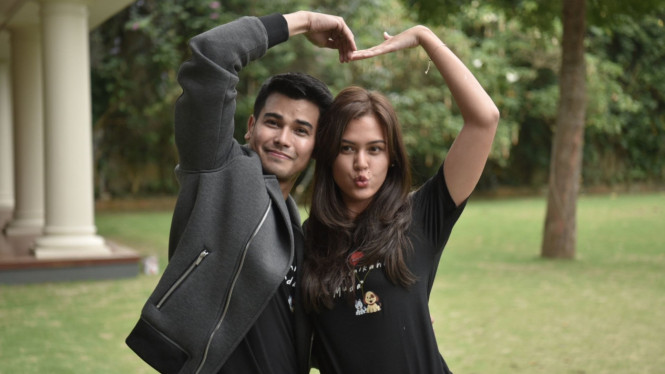 Cahaya Padang/Intipseleb