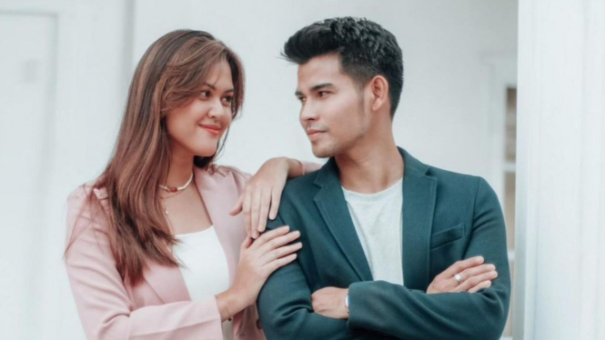 7 Potret Mesra Rebecca Tamara - Leo Consul Pemain TMTM, Semoga Jodoh!