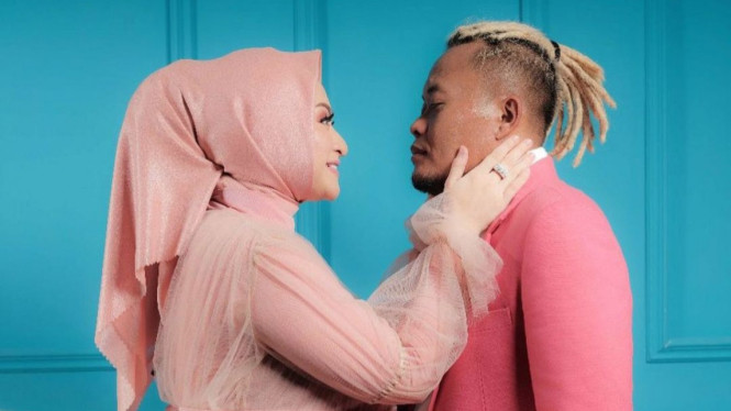 Instagram/nathalieholscher