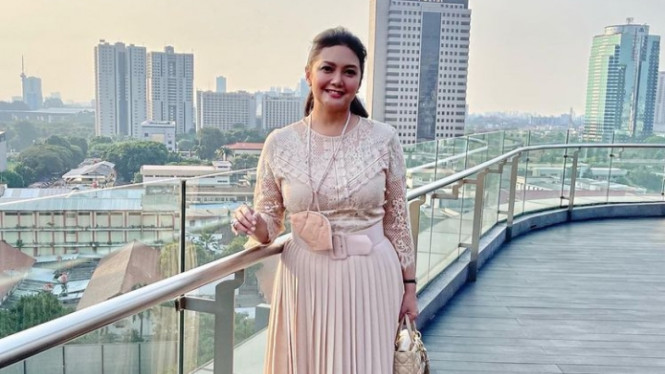 Instagram/bellasaphiraofficial