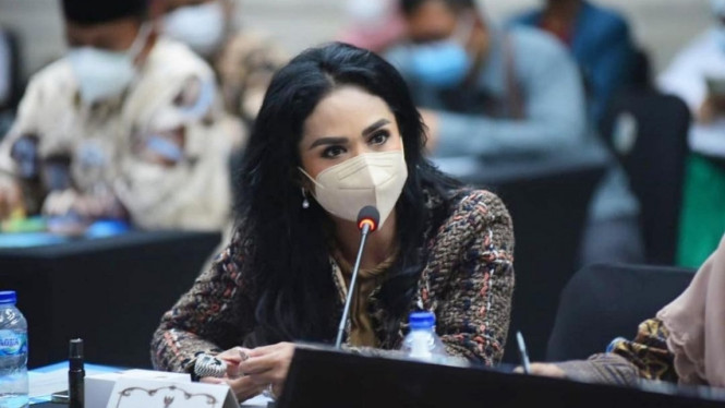 Instagram/ @krisdayantilemos