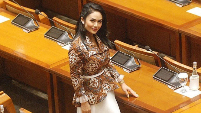 Instagram/ @krisdayantilemos