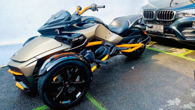 Instagram/ @apriljasmine85