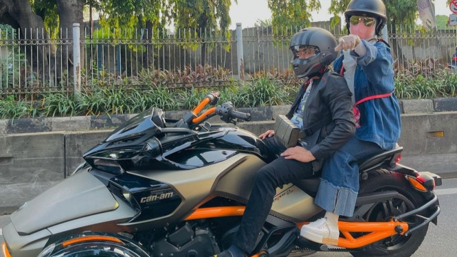 Instagram/ @apriljasmine85