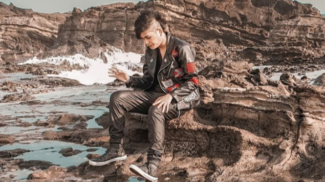 Instagram/mitathevirgin