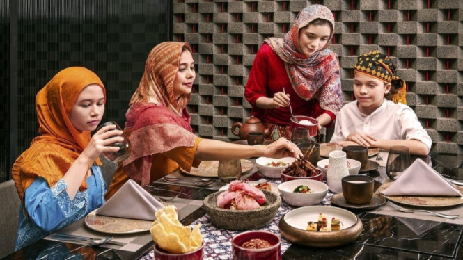 Instagram/ @ayukhadijahazhari