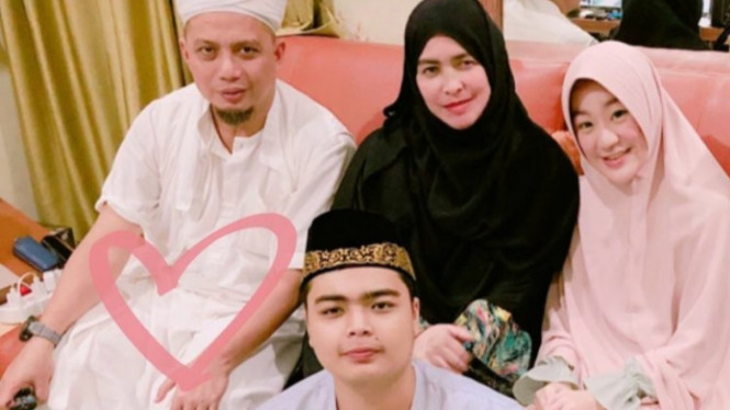 Instagram/larissachou