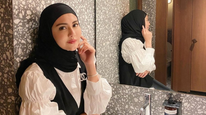 Instagram/ @julianamoechtar