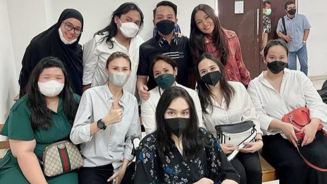 Instagram/ @edlnlaura