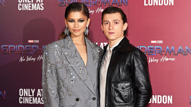 10 Potret Mesra Tom Holland dan Zendaya di London, No. 6 Kelewat Gemas