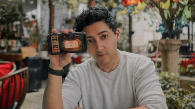 Instagram/aronashab