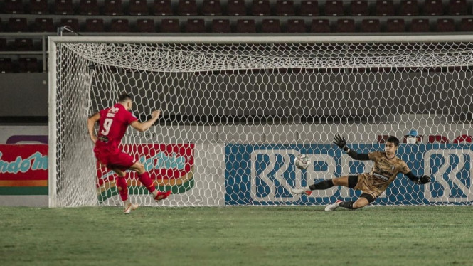 Instagram/ @nadeowinataa