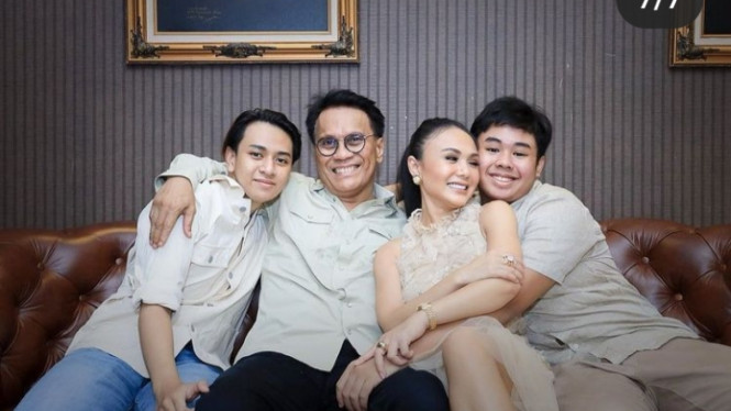 Instagram/yunishara36