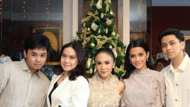 Instagram/yunishara36