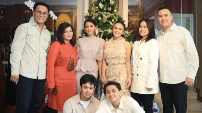 Instagram/yunishara36