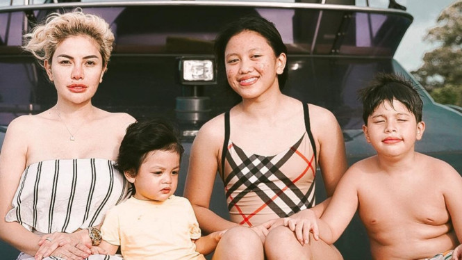 Instagram/nikitamirzanimawardi_172