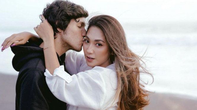 dindakirana.s/instagram