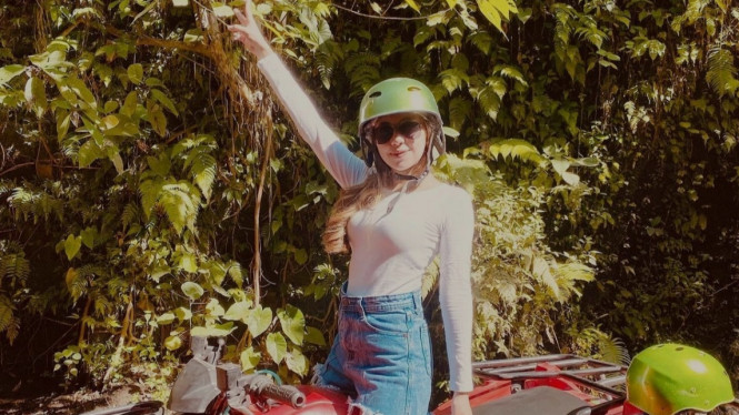 Instagram/ @fahiramira