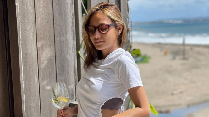 Instagram/ @nonangie