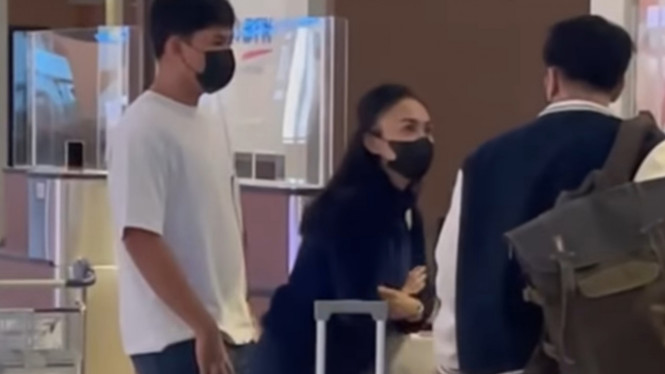 Instagram/yunishara36