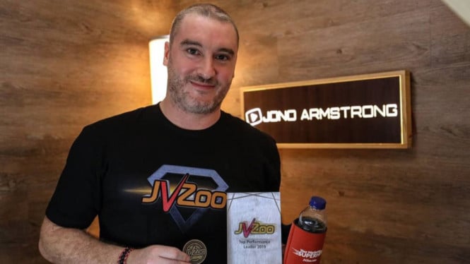 Instagram/armstrong_jono