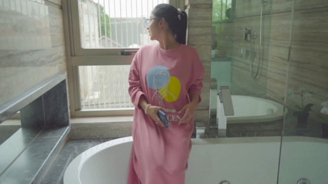 YouTube/Dewi Perssik