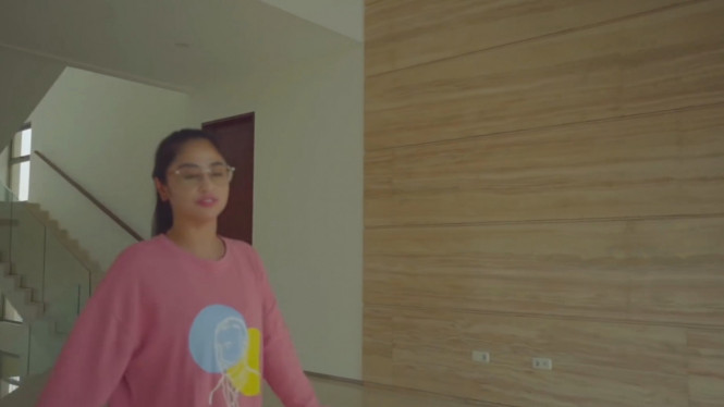 YouTube/Dewi Perssik