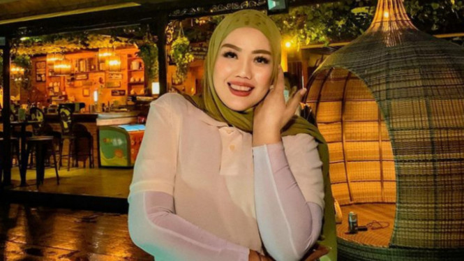 Instagram/@ellysugigi_real_