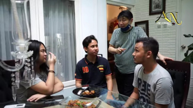 YouTube/Adjie Notonegoro Official