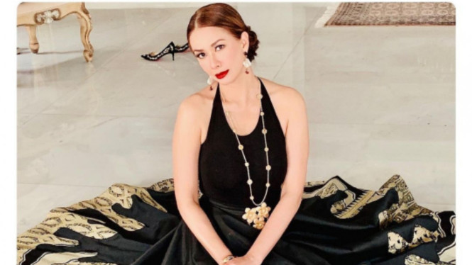 instagram/donna.latief