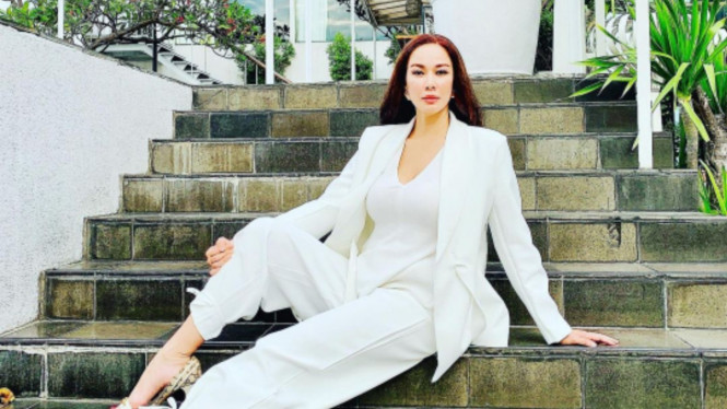 instagram/donna.latief