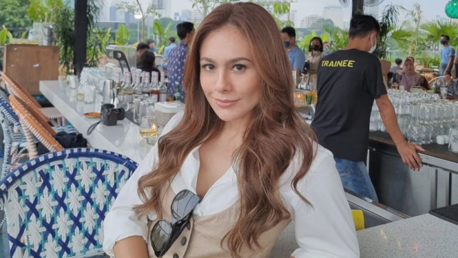 6 Potret Cantik Wulan Guritno Usia Kepala Empat Masih Mempesona