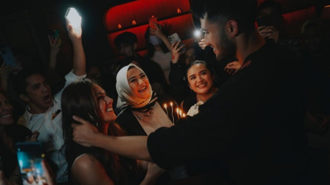 Instagram/ @sadhenna