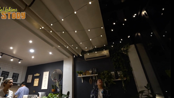 YouTube/deHakims Story