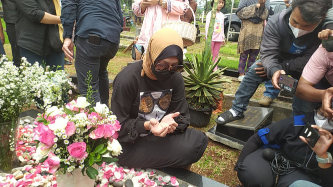 IntipSeleb/ Wahyu Firmansyah