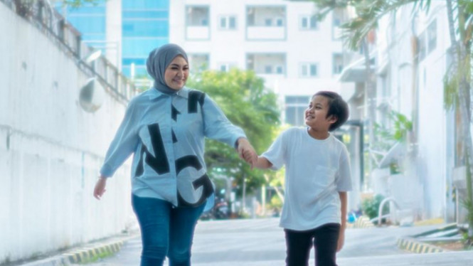 Instagram/@nathalieholscher