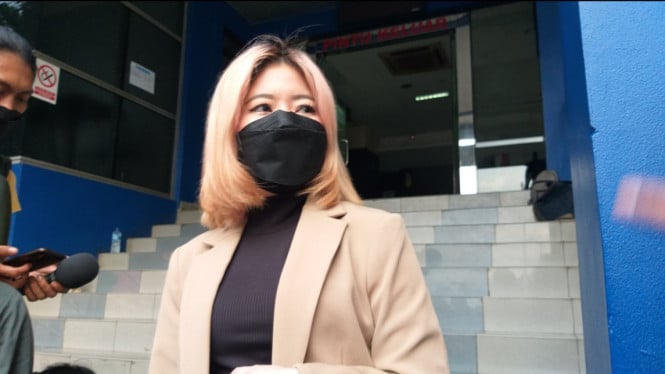 IntipSeleb/Nur Alfira