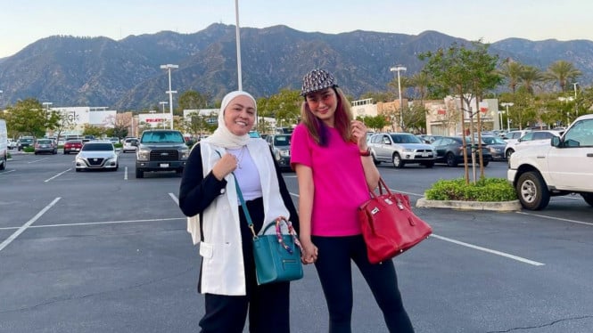 Instagram/astridkuya