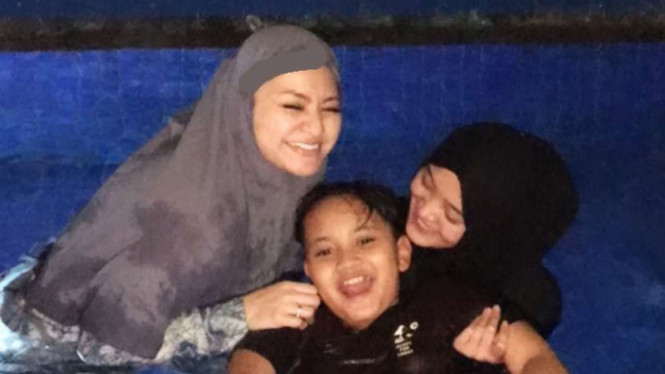 Instagram/@nathalieholscher