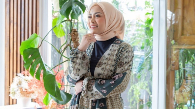 Instagram/ @rachelvennya