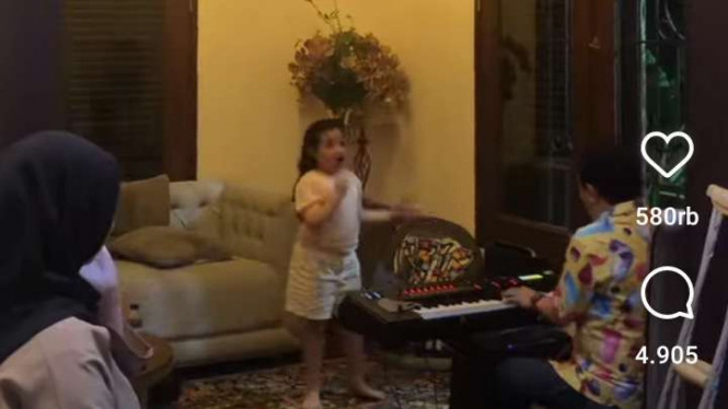 Instagram/@ashanty_ash