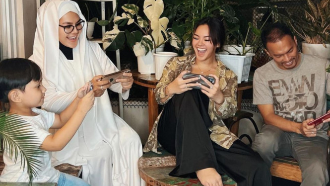 Instagram/shafaharris