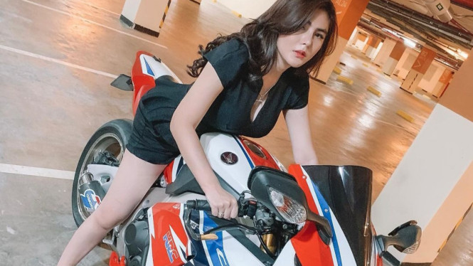 Instagram/angelalee87