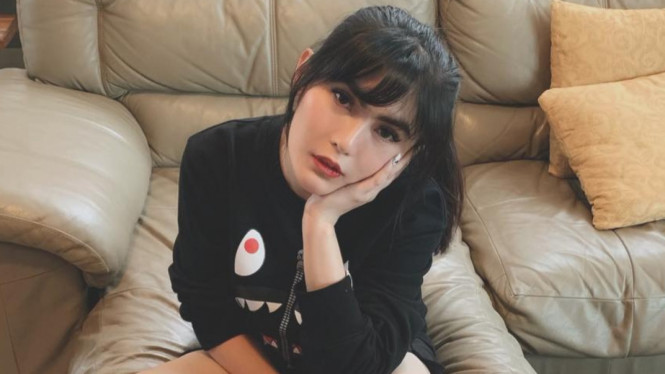 Instagram/angelalee87