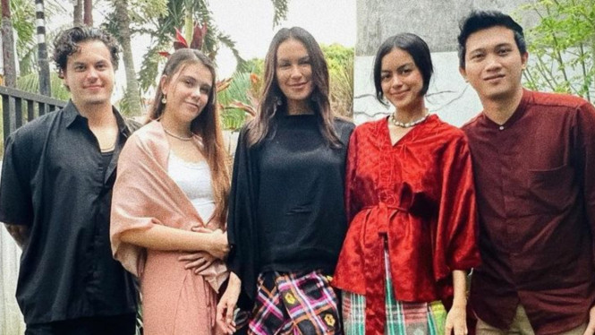 Instagram/sophia_latjuba88