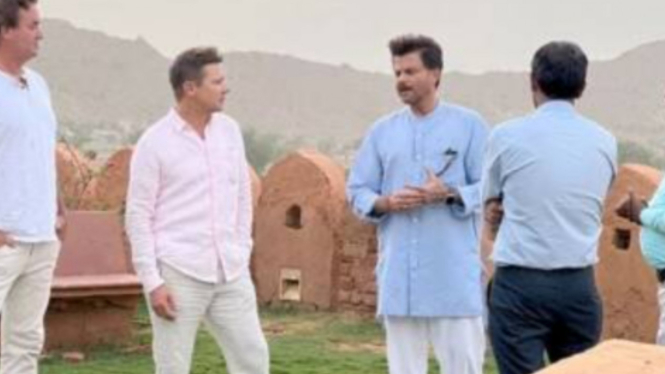 Syuting sama Anil Kapoor di India, Jeremy Renner Punya 'Teman Rahasia'